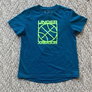 Boys Under Armour size Small shirt
